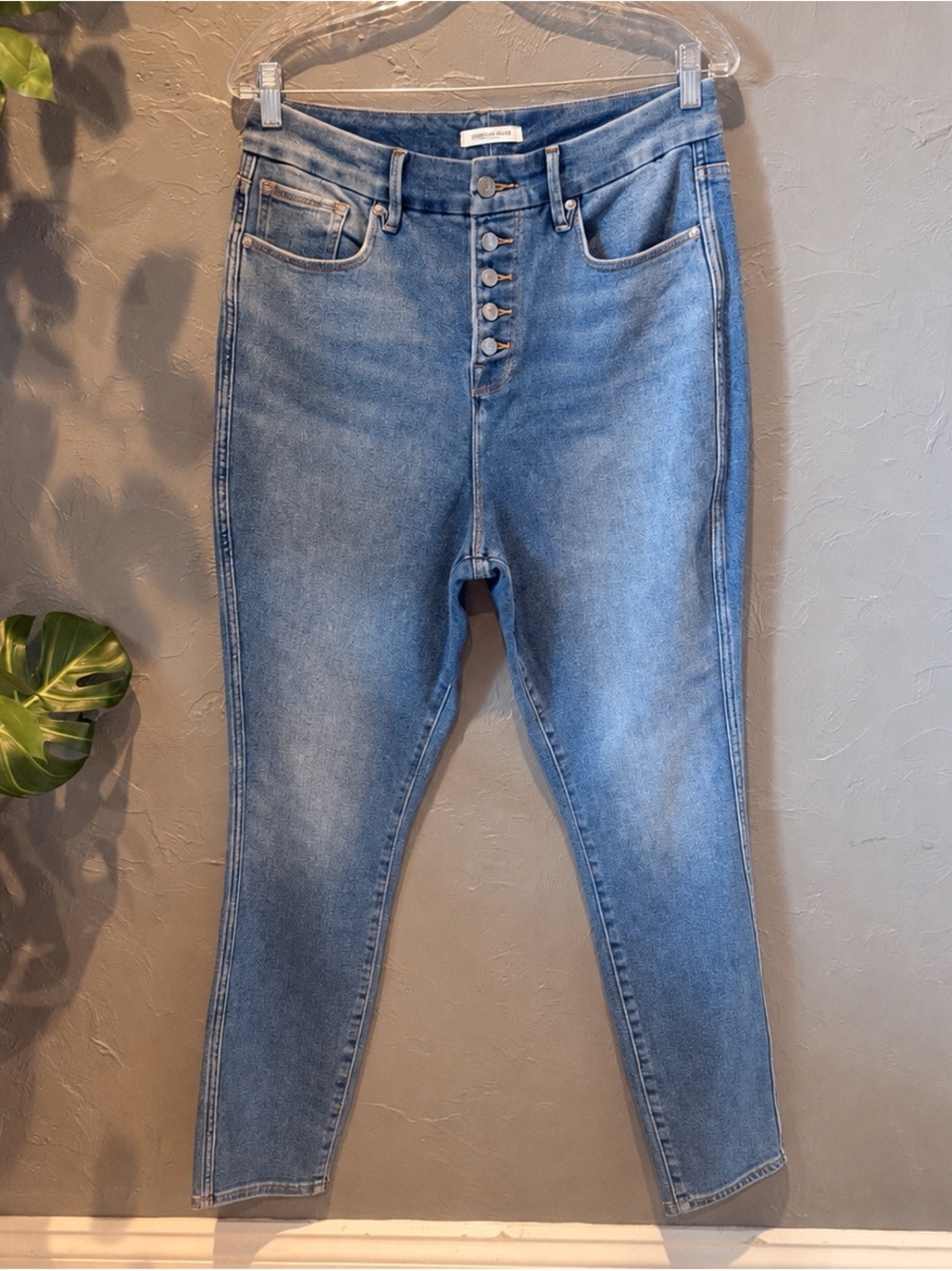Good American High-Rise Button-Fly Jeans in Light Blue Wash